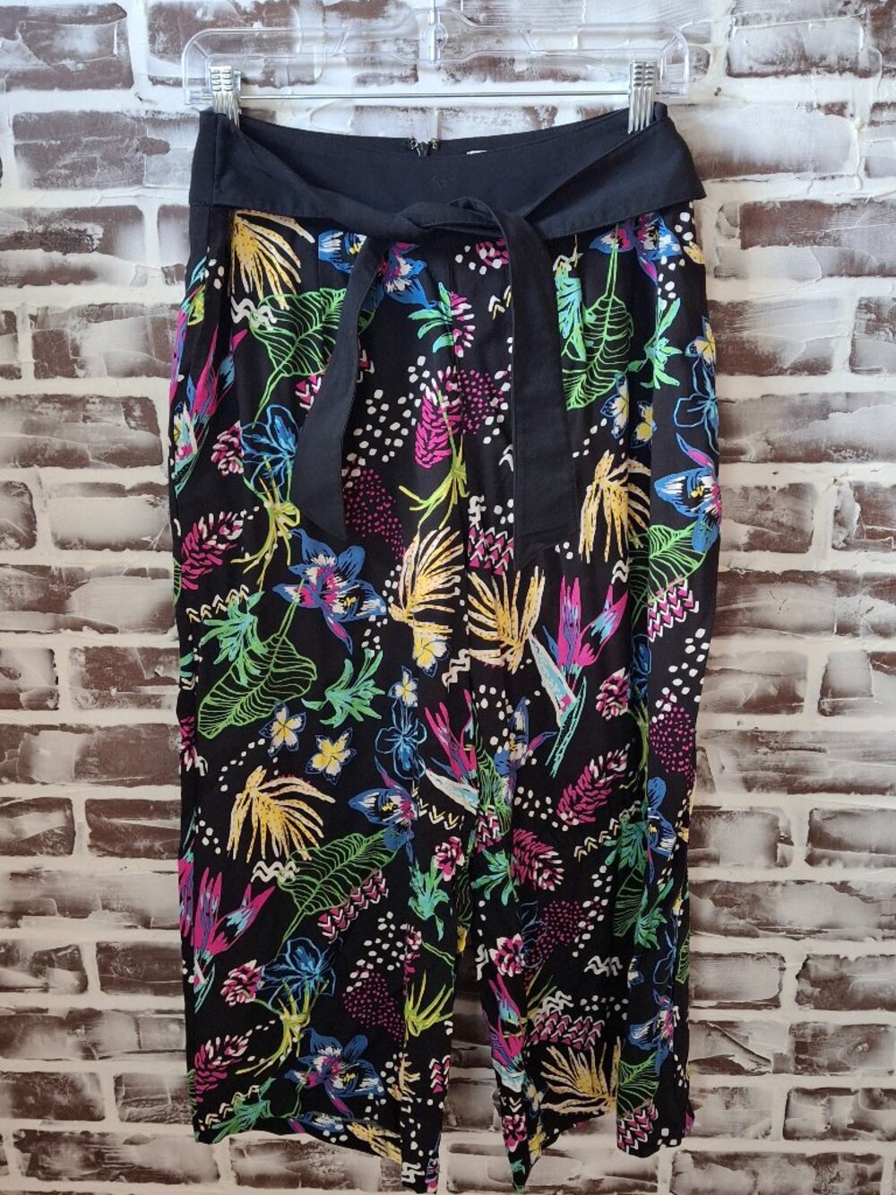 Jolie Vie Medium Wide Leg Capri Pants Black Floral Boho Pull On